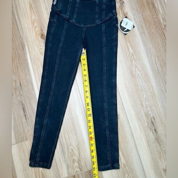 FREE PEOPLE Movement Black Leggings Size XS - Picture 9 of 10